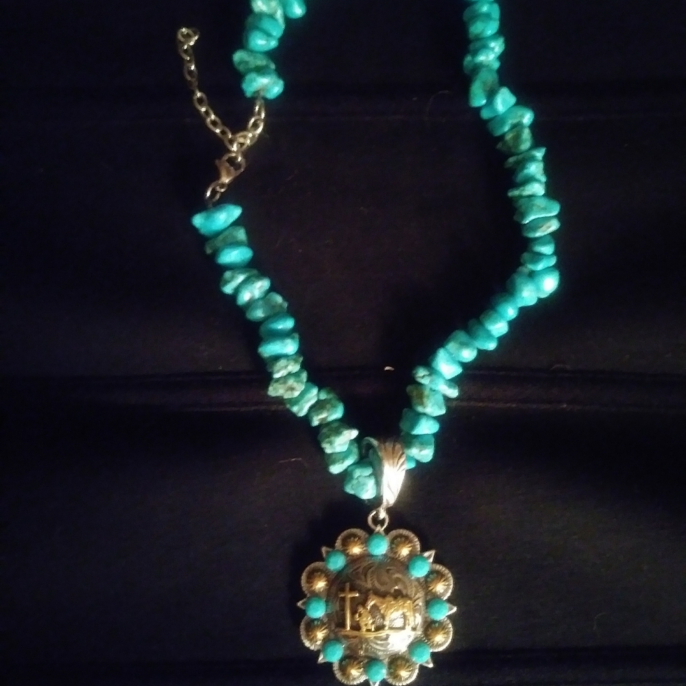 Real turquoise necklace with beautiful Silver Hors